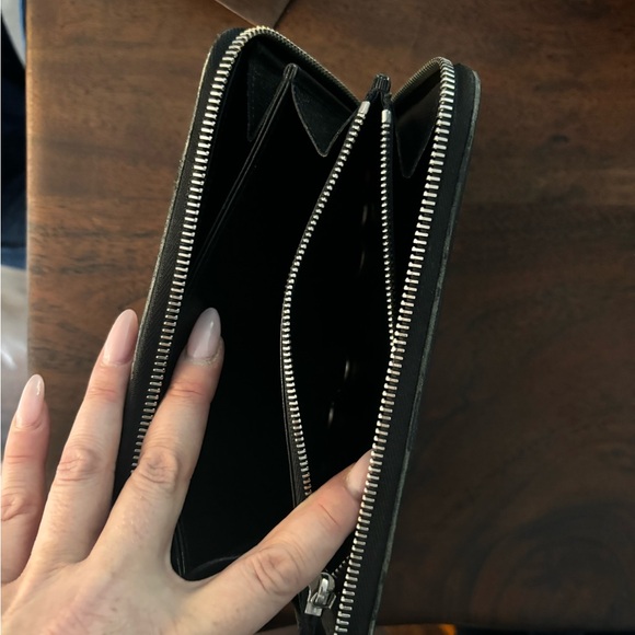 Louis Vuitton Zippy Epi Wallet in black - Picture 3 of 7